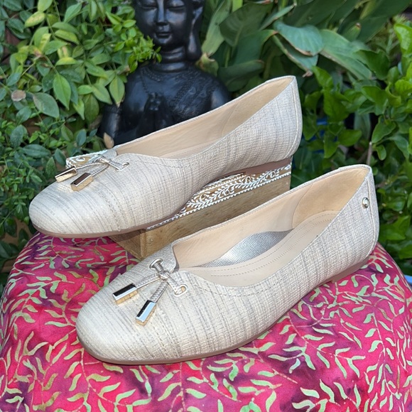 New! Nurture Leather Ballerina Slip-on Flats - Picture 15 of 17
